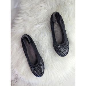 FINAL DROP Vionic Spark Surin Ballet Flat Black Cut Out Leather